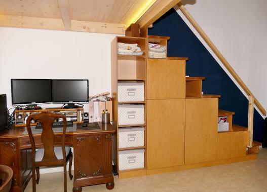 Hochbett mit Treppe