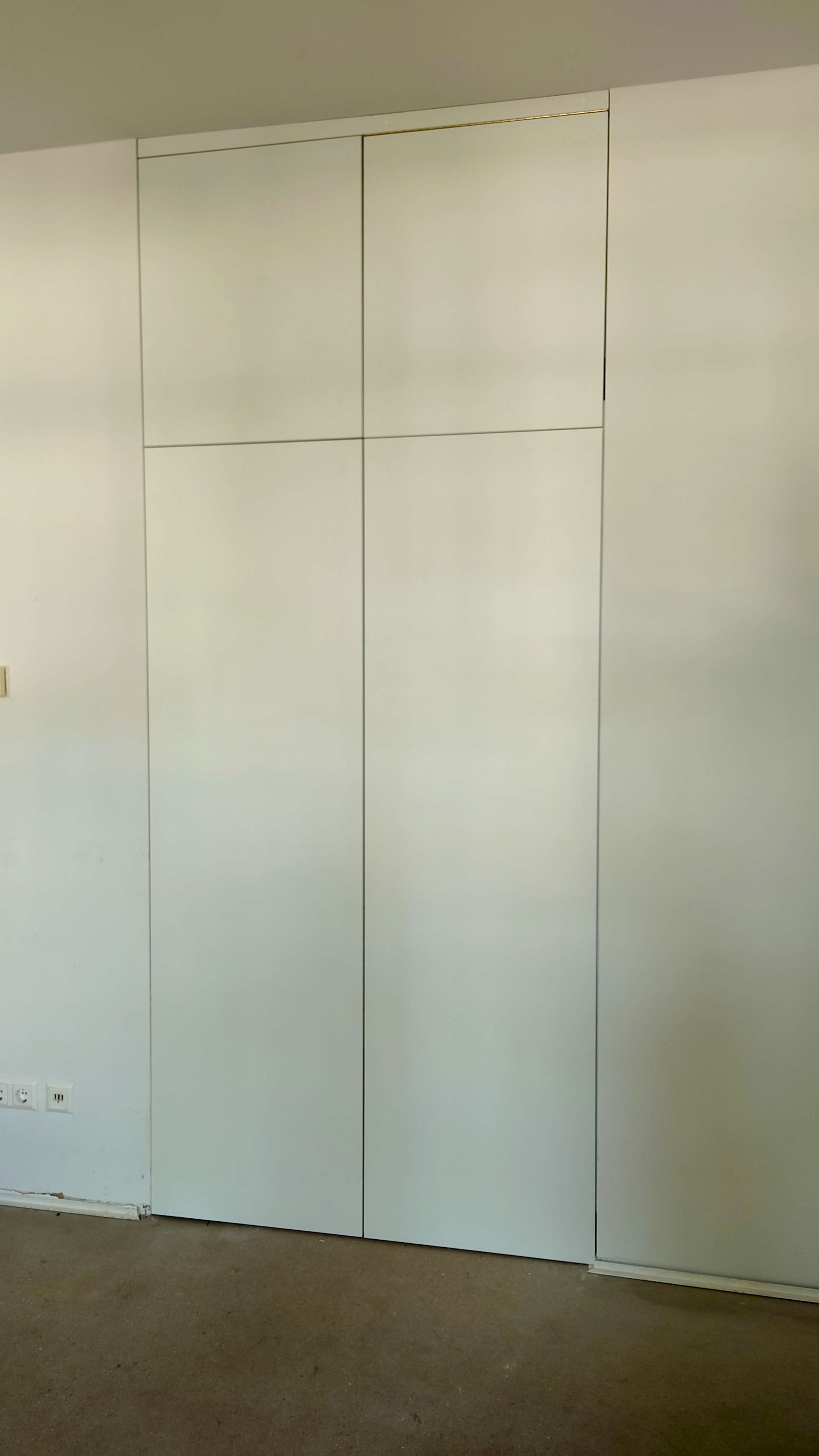 Nischenschrank