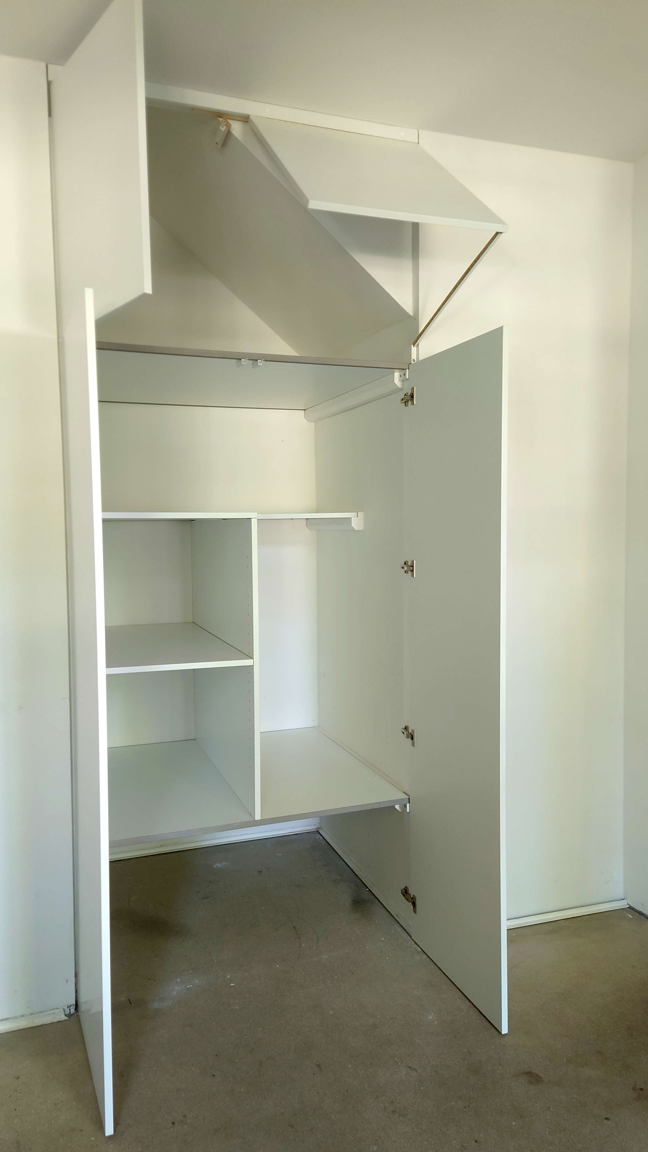 Nischenschrank